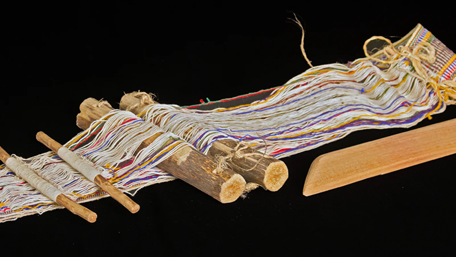 Awana (back strap loom)