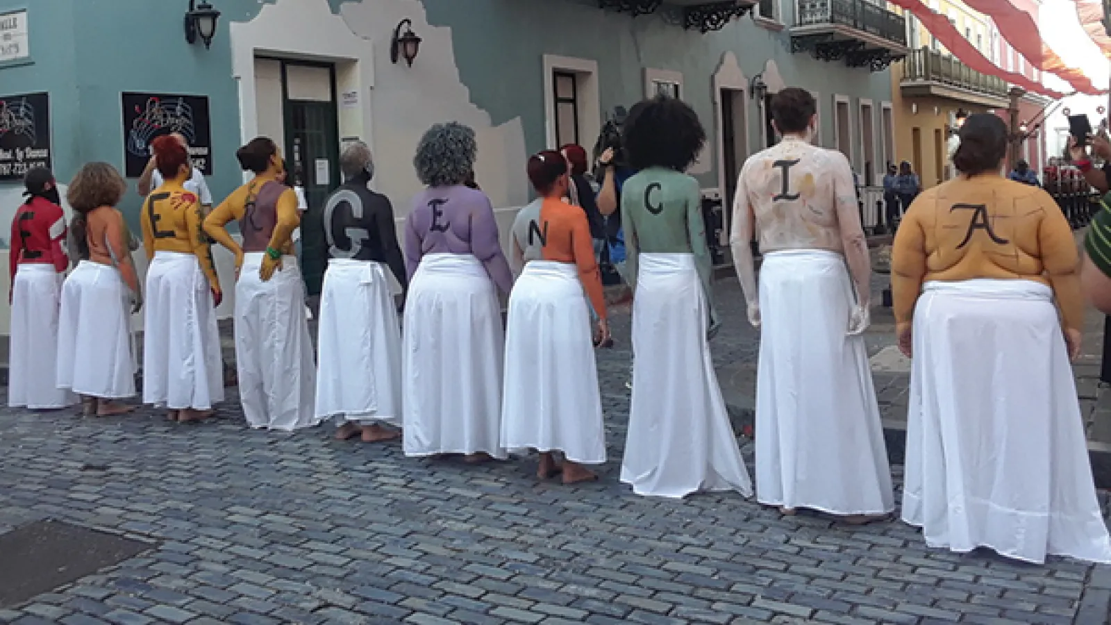 A line of protestors