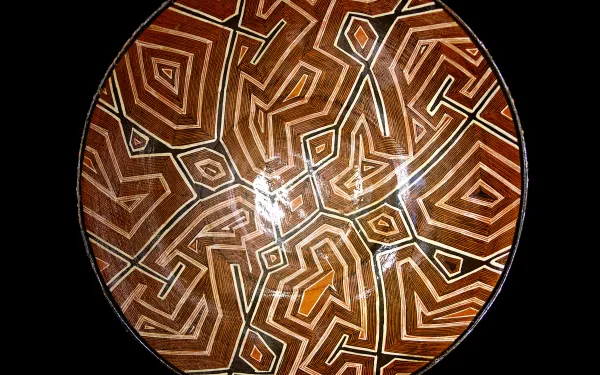 Mucawa with asymmetrical pattern