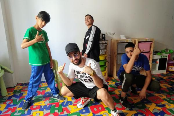 Asil Koç, of Tahribad-ı İsyan, giving a Hip Hop workshop to migrant children at ASAM in Tarlabaşı